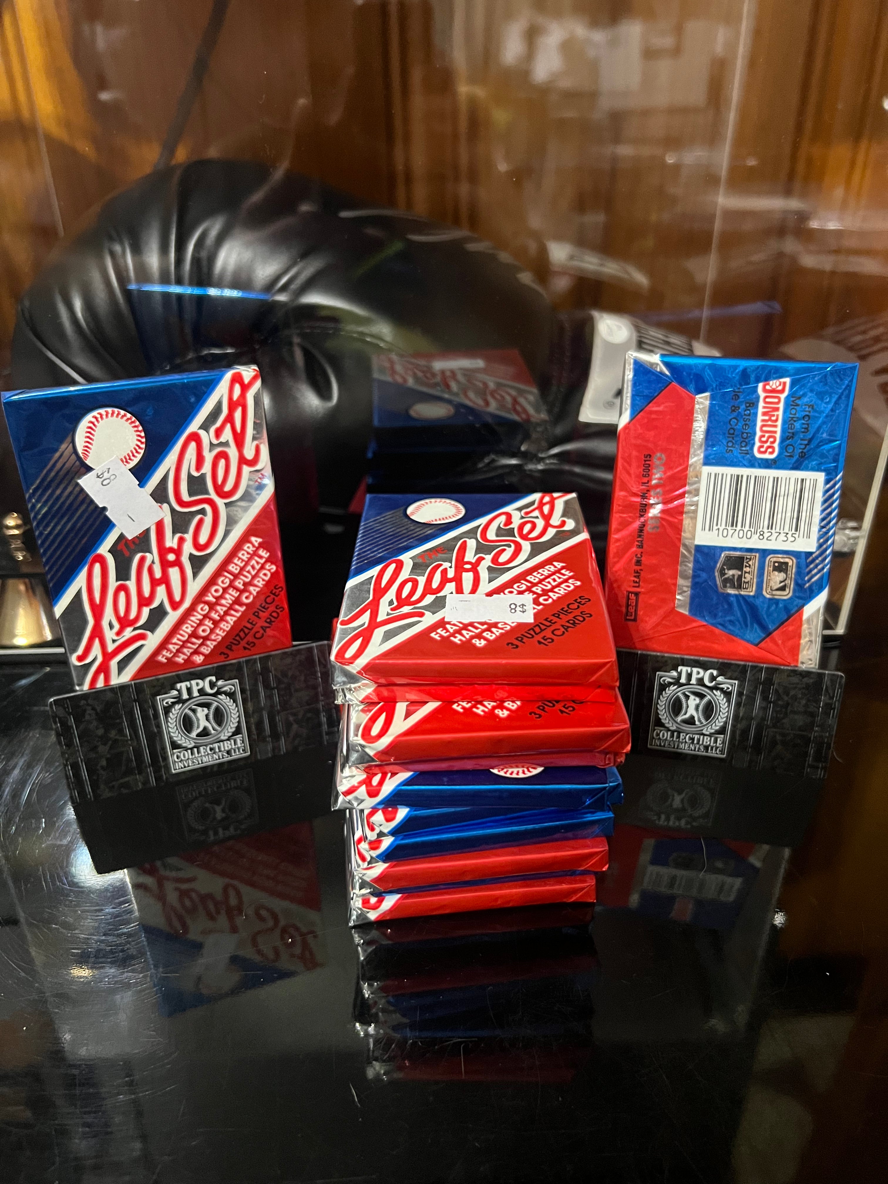 12 new sealed packs of 1990 Leaf Baseball. Frank Thomas RC
